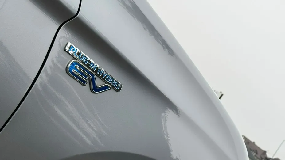 MITSUBISHI Outlander -