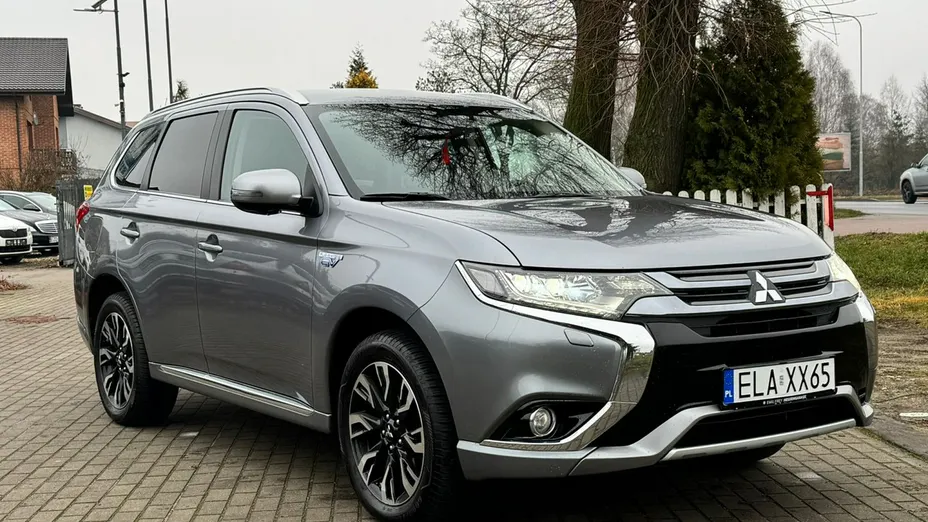 MITSUBISHI Outlander -