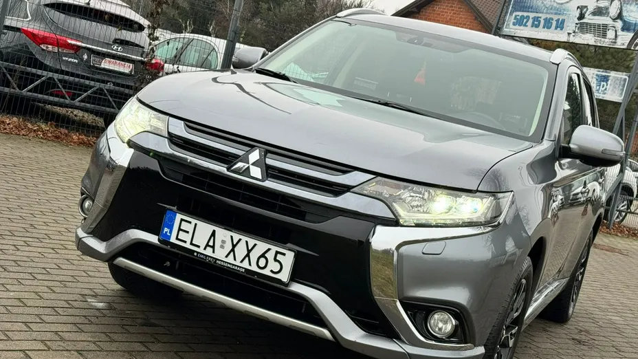 MITSUBISHI Outlander -