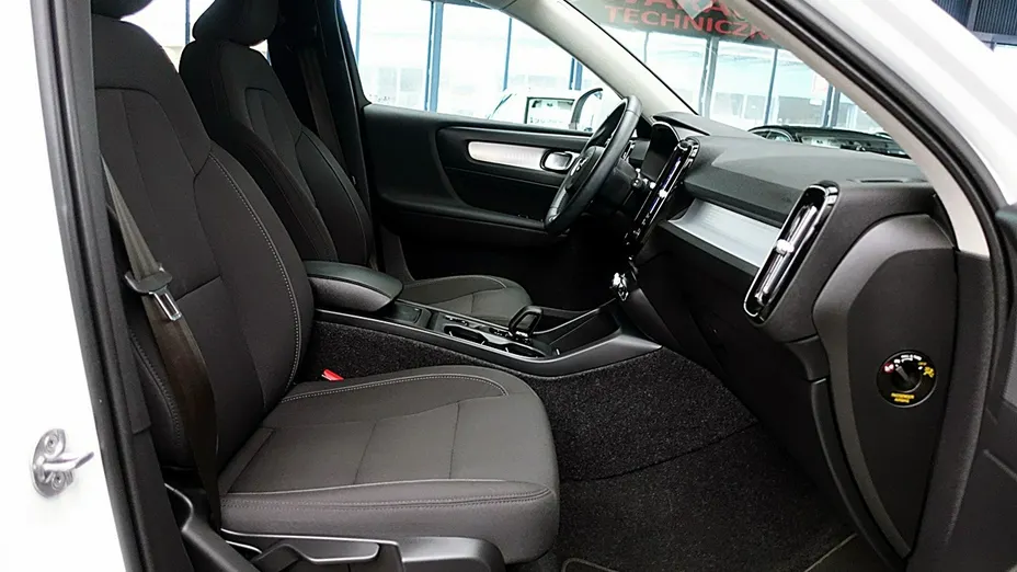 VOLVO XC40 -