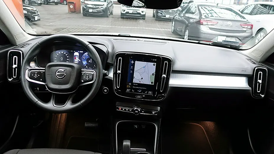 VOLVO XC40 -
