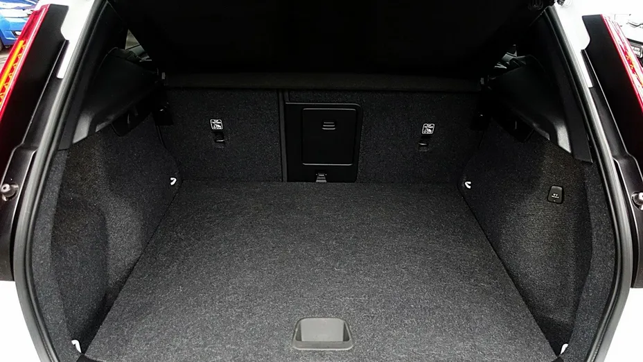 VOLVO XC40 -