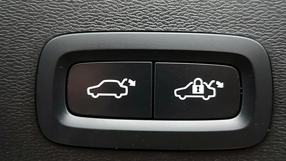 VOLVO XC40 -