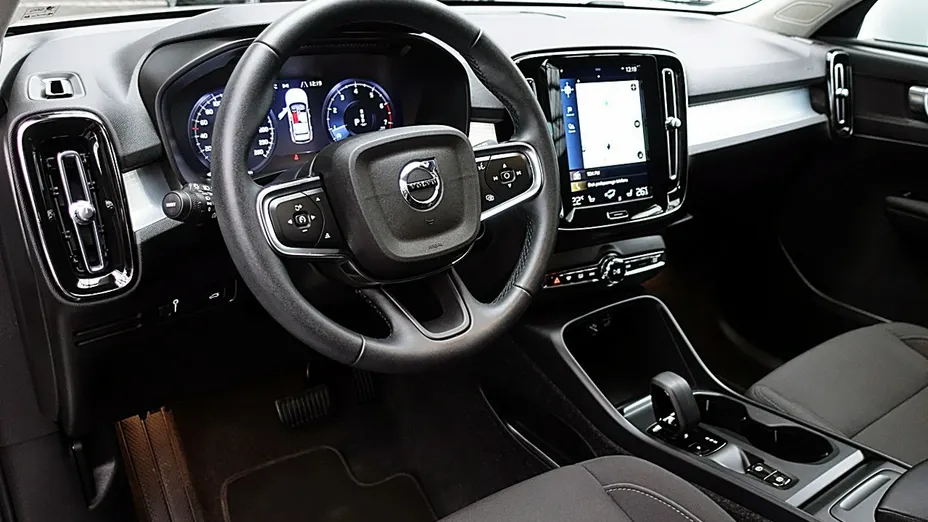 VOLVO XC40 -