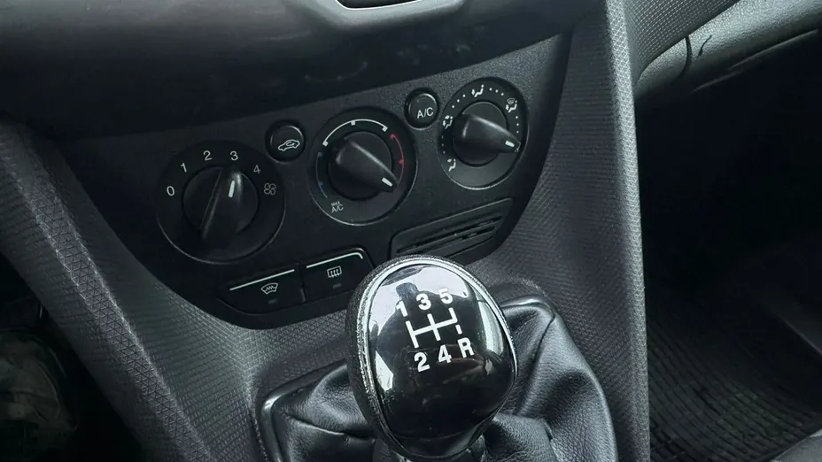 FORD Tourneo Connect -