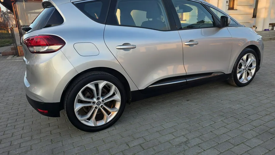 RENAULT Scenic -