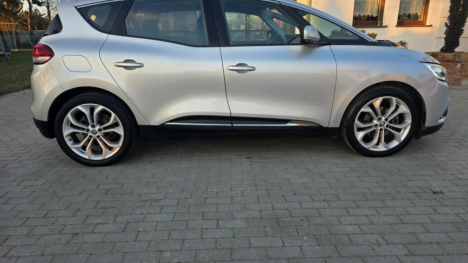 RENAULT Scenic -