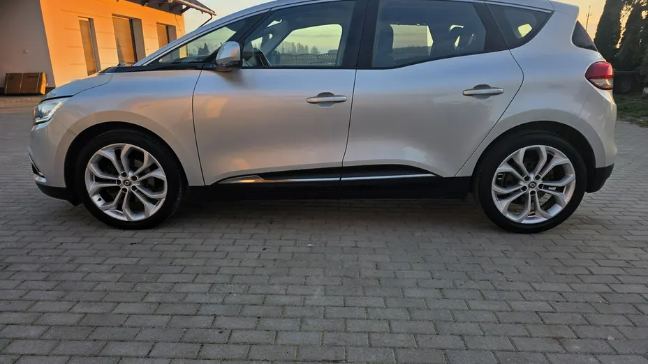 RENAULT Scenic -