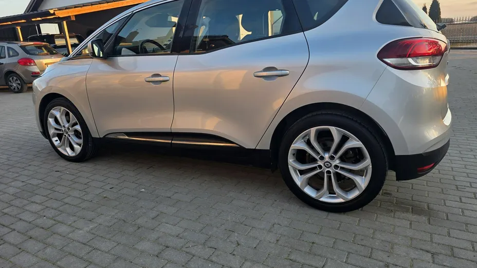 RENAULT Scenic -