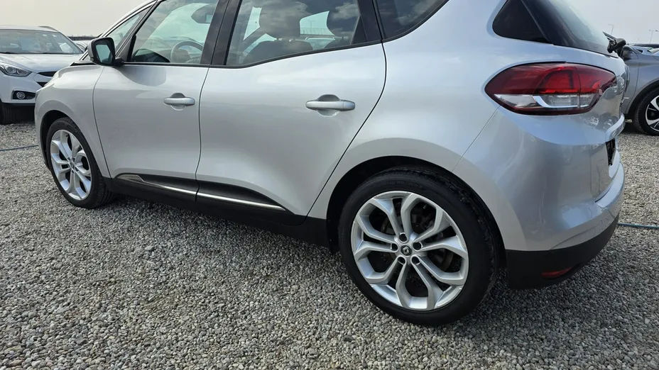 RENAULT Scenic -