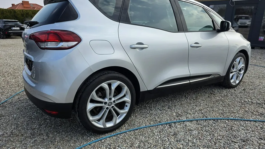 RENAULT Scenic -