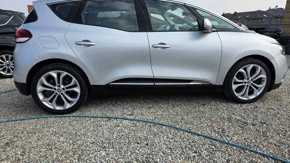 RENAULT Scenic -