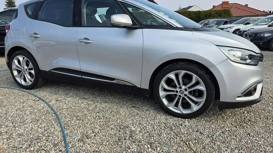 RENAULT Scenic -