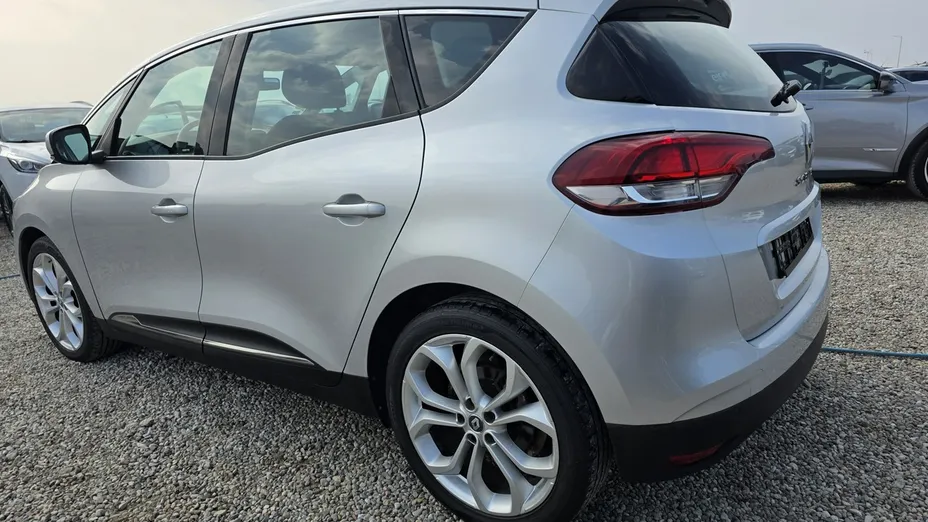 RENAULT Scenic -