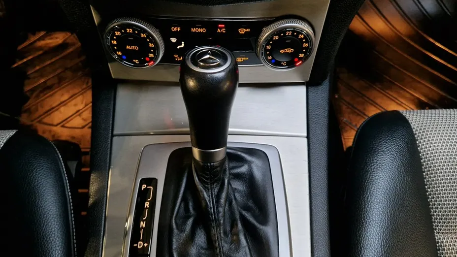 MERCEDES-BENZ C Klasa -