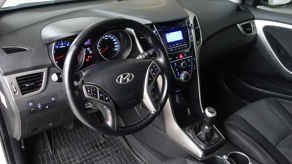 HYUNDAI i30 -