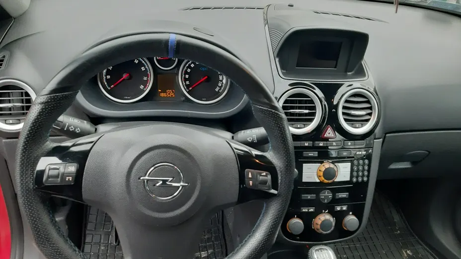 OPEL Corsa -