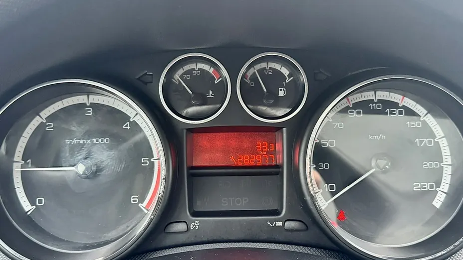 PEUGEOT 308 -