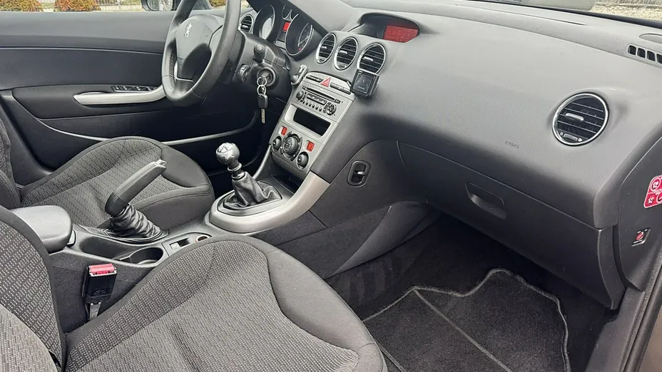 PEUGEOT 308 -