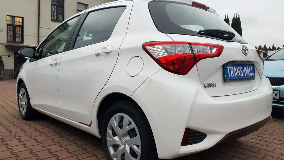 TOYOTA Yaris -