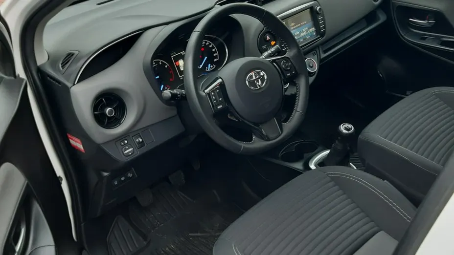 TOYOTA Yaris -