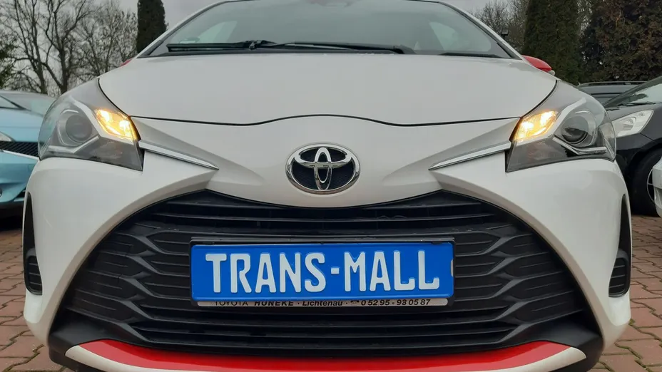 TOYOTA Yaris -