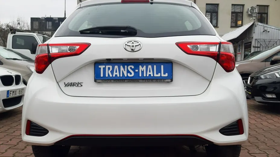TOYOTA Yaris -