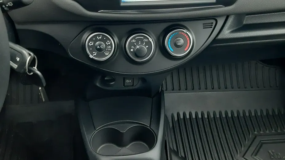 TOYOTA Yaris -