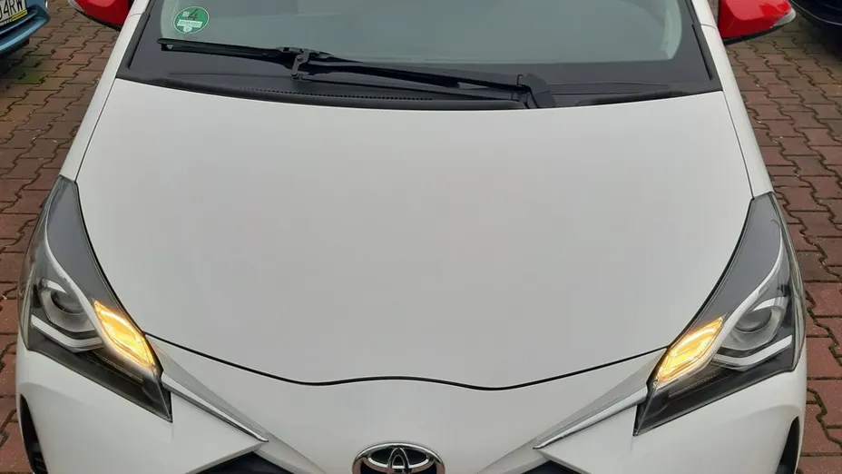 TOYOTA Yaris -
