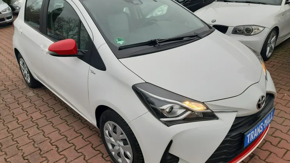 TOYOTA Yaris -