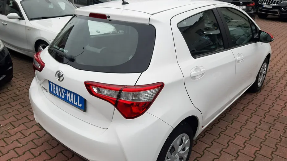 TOYOTA Yaris -