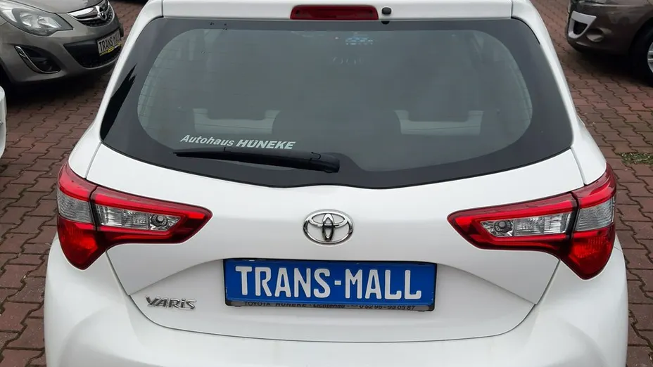 TOYOTA Yaris -