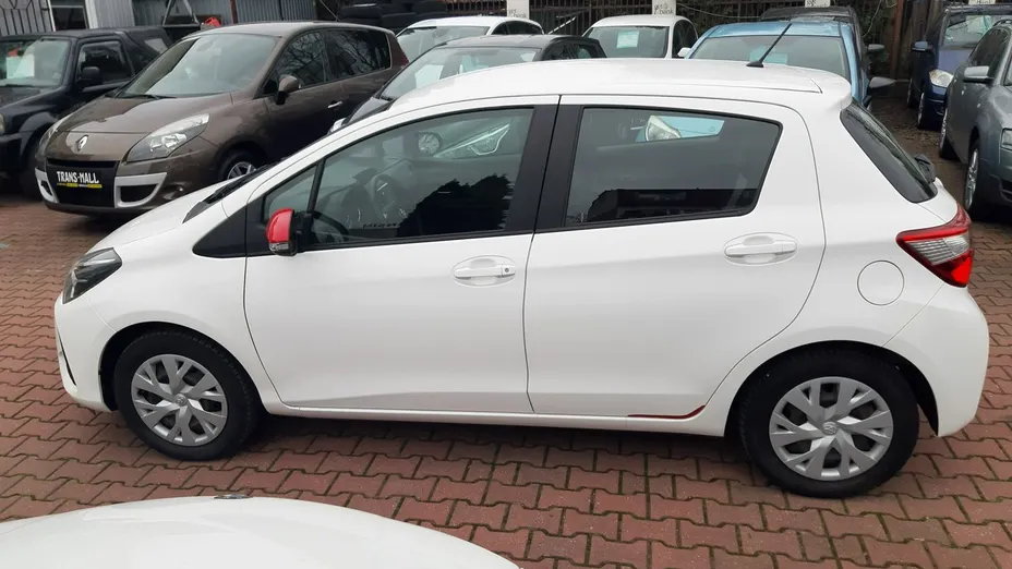 TOYOTA Yaris -