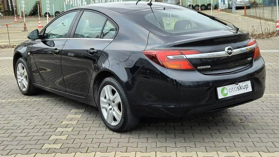 OPEL Insignia -
