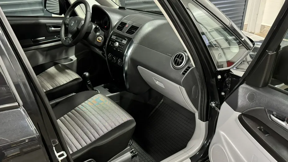 SUZUKI SX4 -