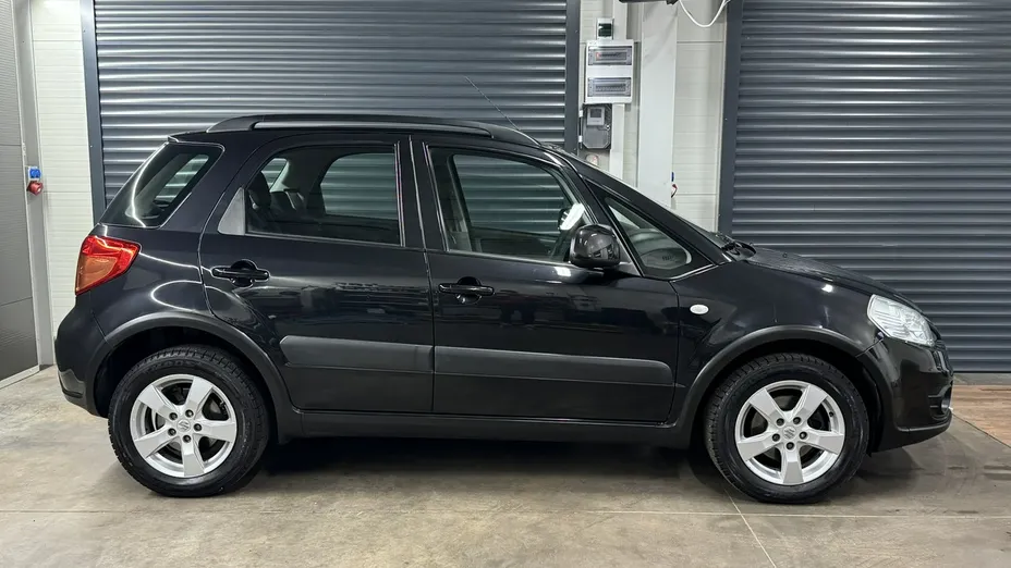 SUZUKI SX4 -
