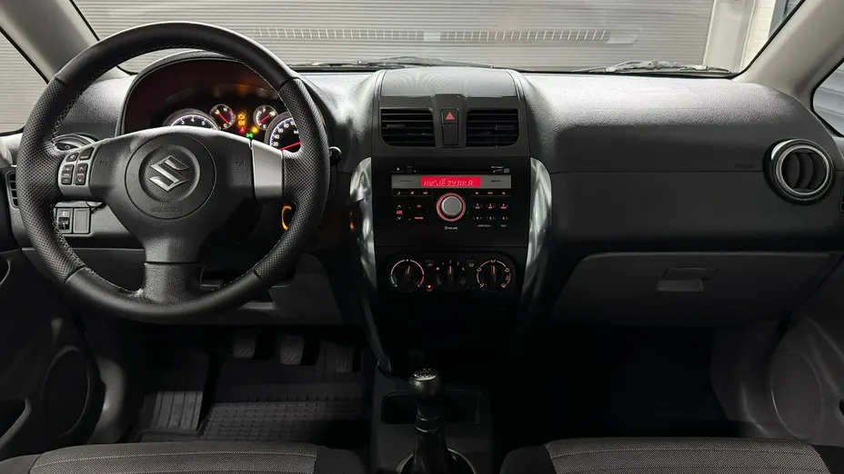 SUZUKI SX4 -