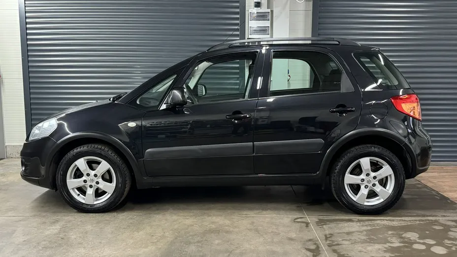 SUZUKI SX4 -