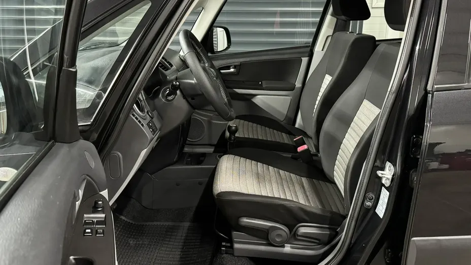 SUZUKI SX4 -
