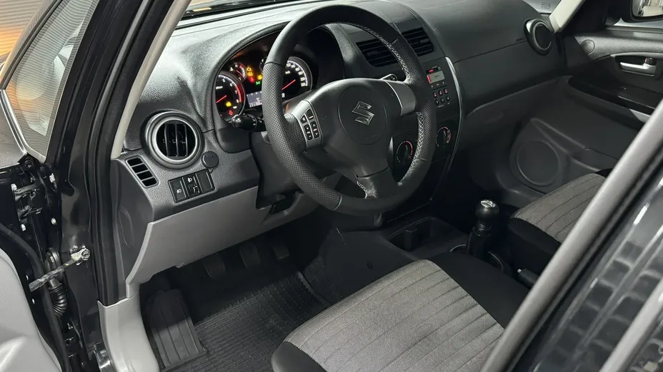SUZUKI SX4 -