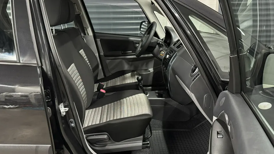 SUZUKI SX4 -