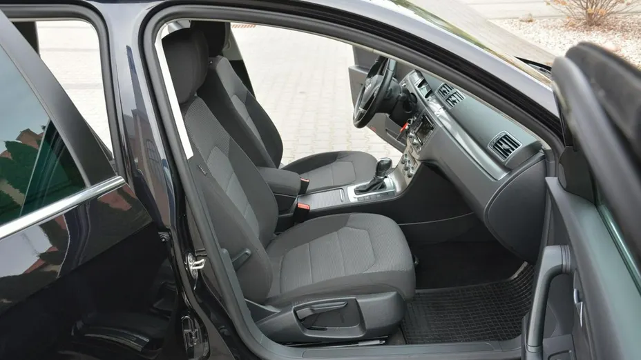 VOLKSWAGEN Passat -