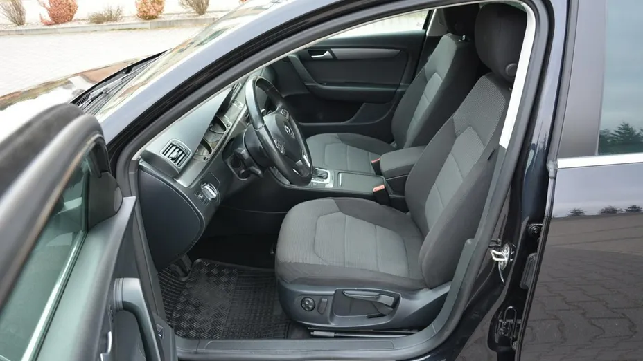 VOLKSWAGEN Passat -