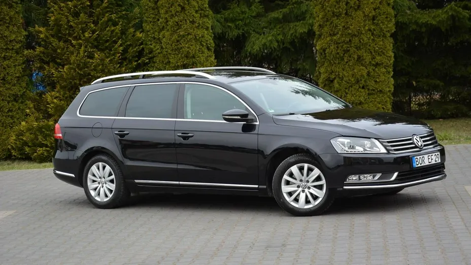 VOLKSWAGEN Passat -