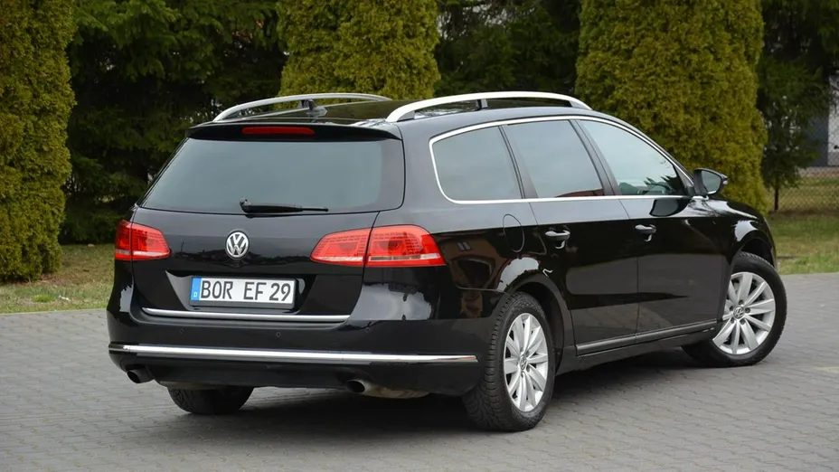 VOLKSWAGEN Passat -