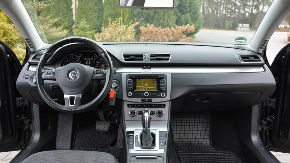 VOLKSWAGEN Passat -