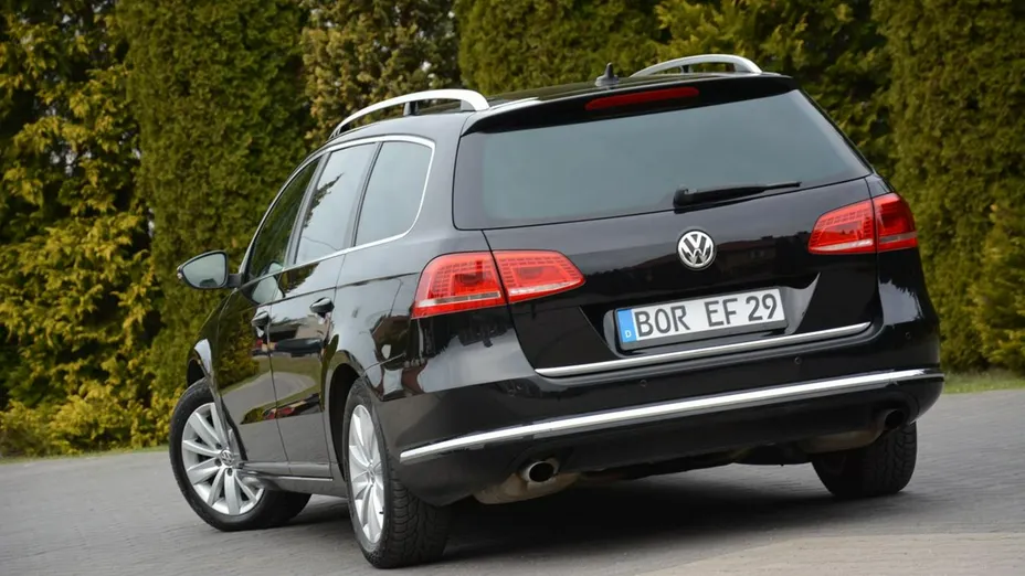 VOLKSWAGEN Passat -