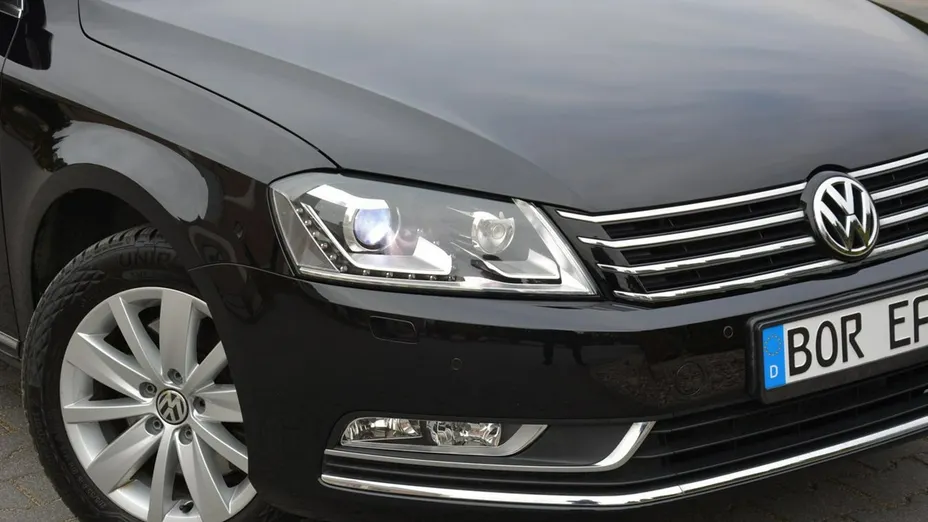 VOLKSWAGEN Passat -