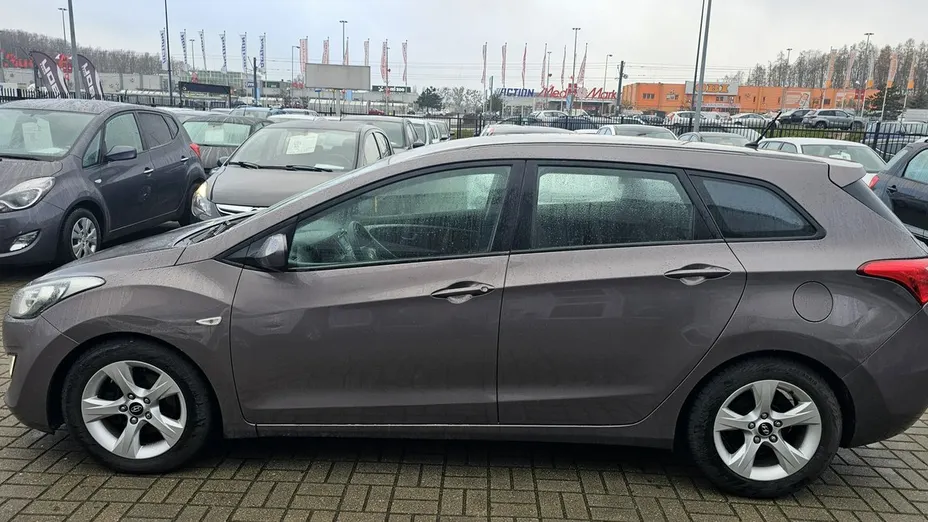 HYUNDAI i30 -