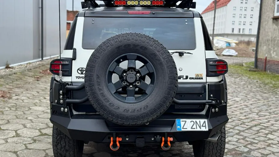 TOYOTA FJ Cruiser -